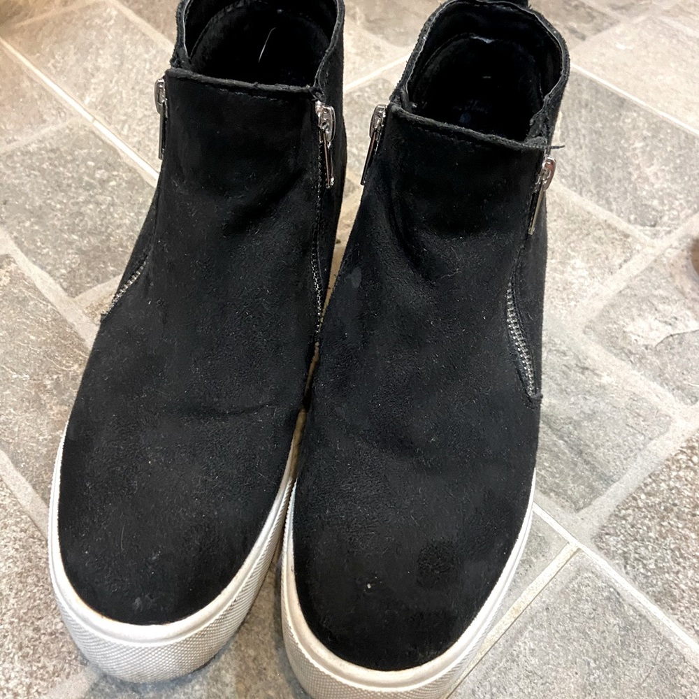 Wedge sneakers